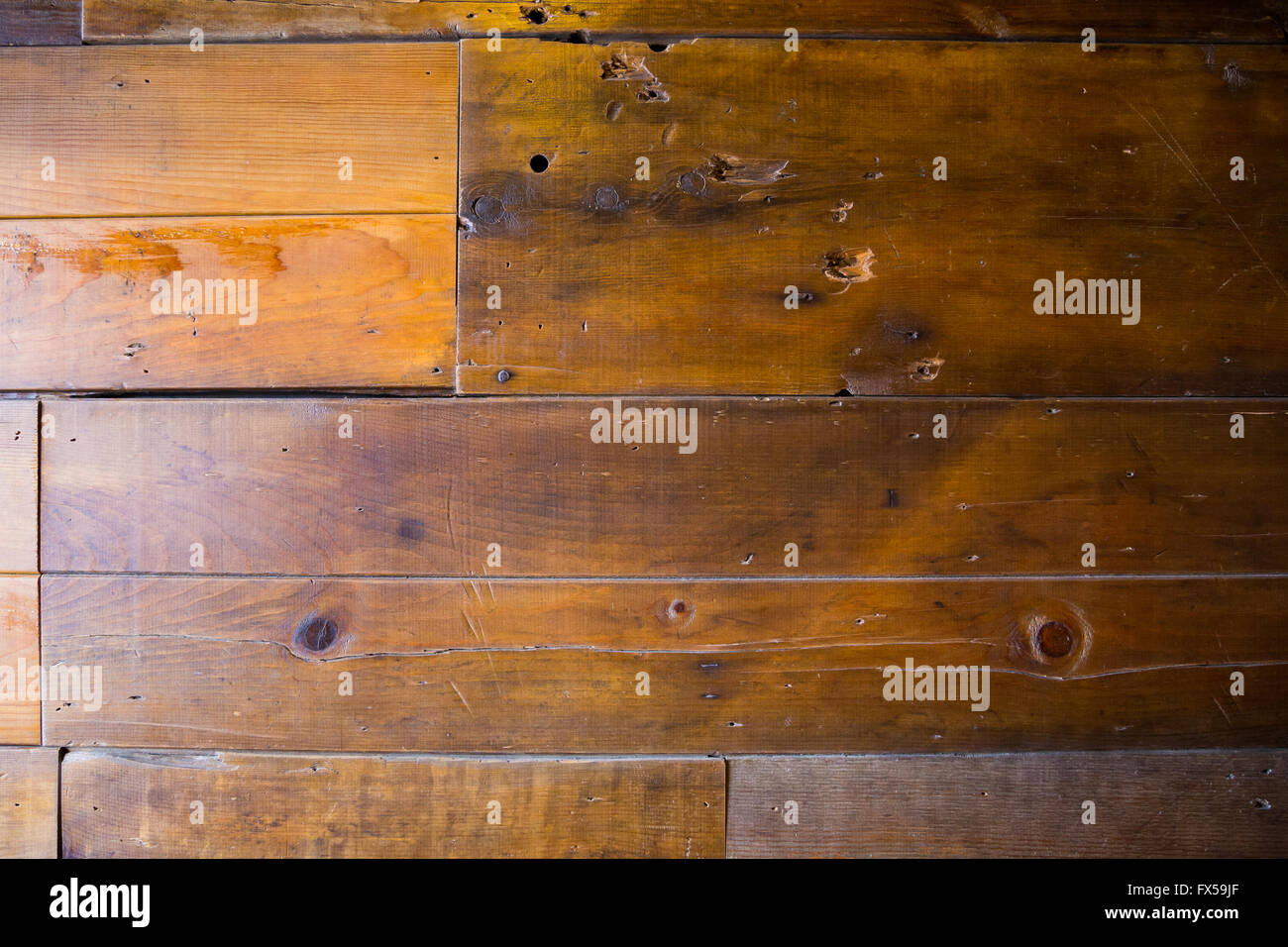 Parete di legno texture realizzata in rigenerati legname riciclato da un fienile in legno. Foto Stock