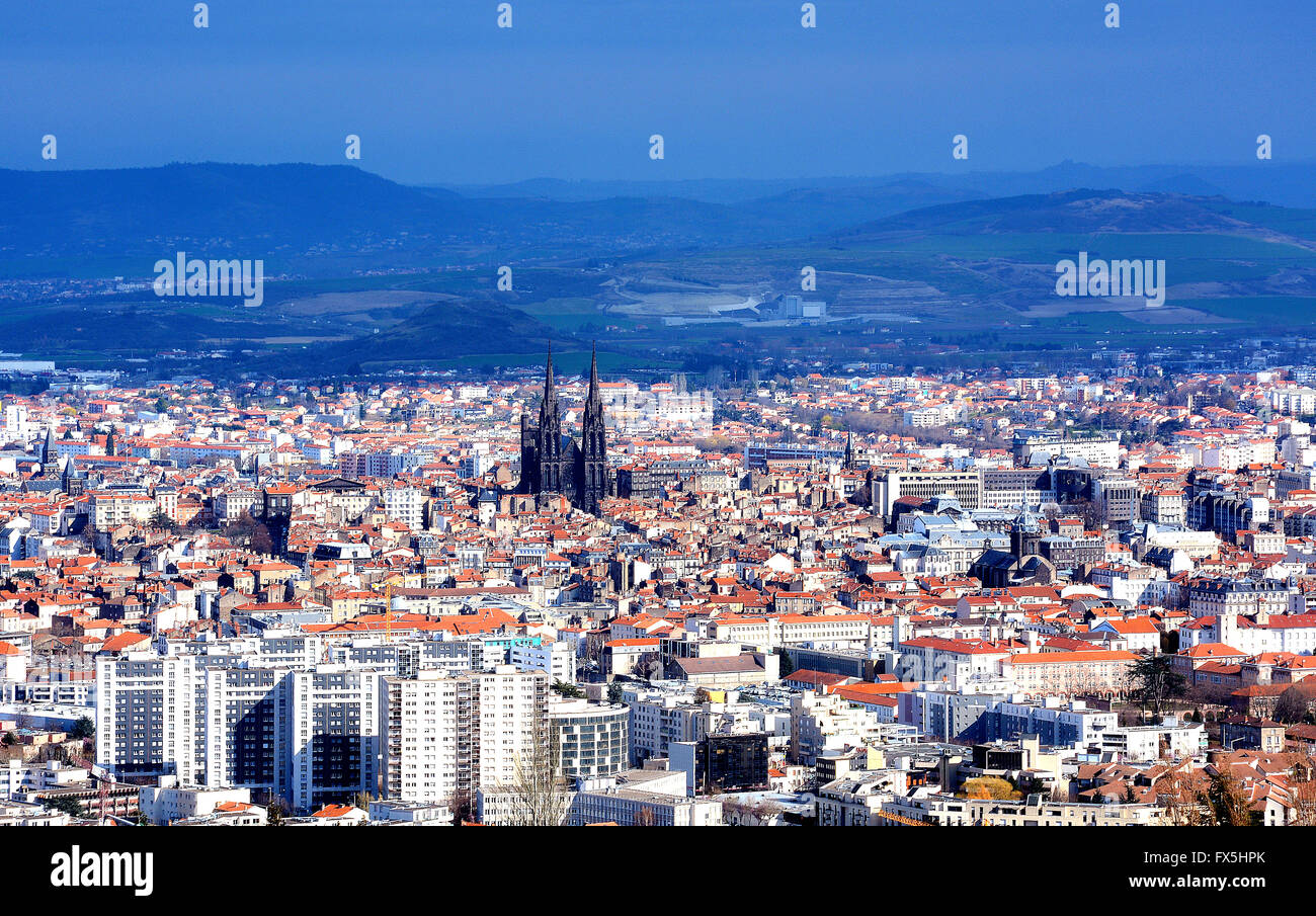 Vista aerea su Clermont Ferrand city , Puy de Dome, Auvergne, Massiccio centrale, Francia Foto Stock