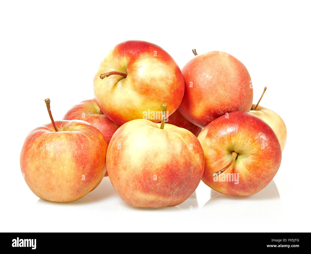 Le mele rosse isolato su uno sfondo bianco Foto Stock