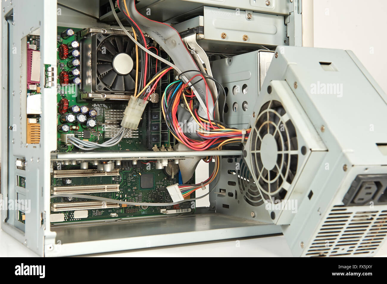 Primo piano della apertura di un vecchio computer Foto Stock
