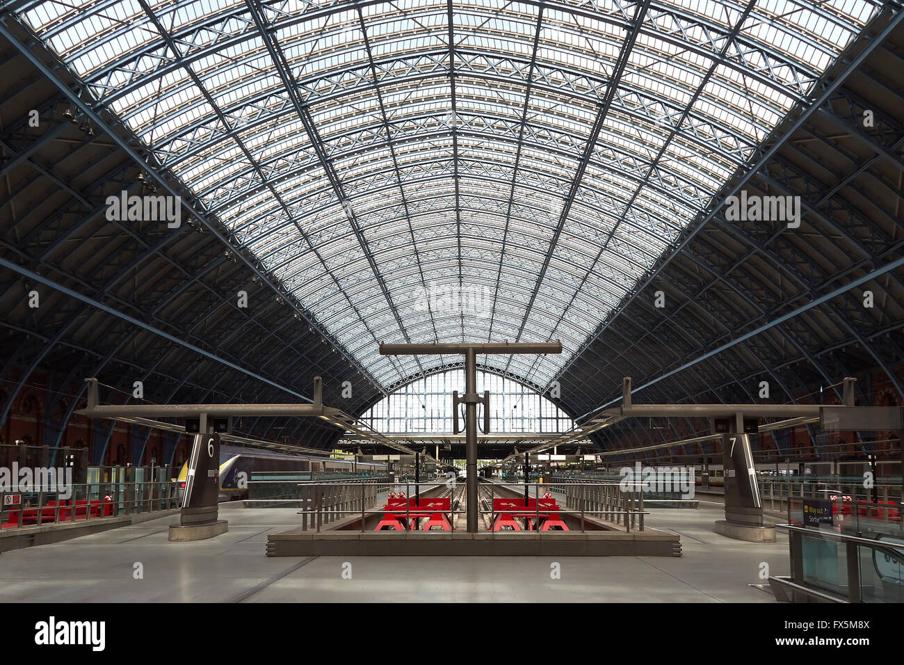 All'interno di Londra dalla stazione ferroviaria internazionale di St Pancras Foto Stock