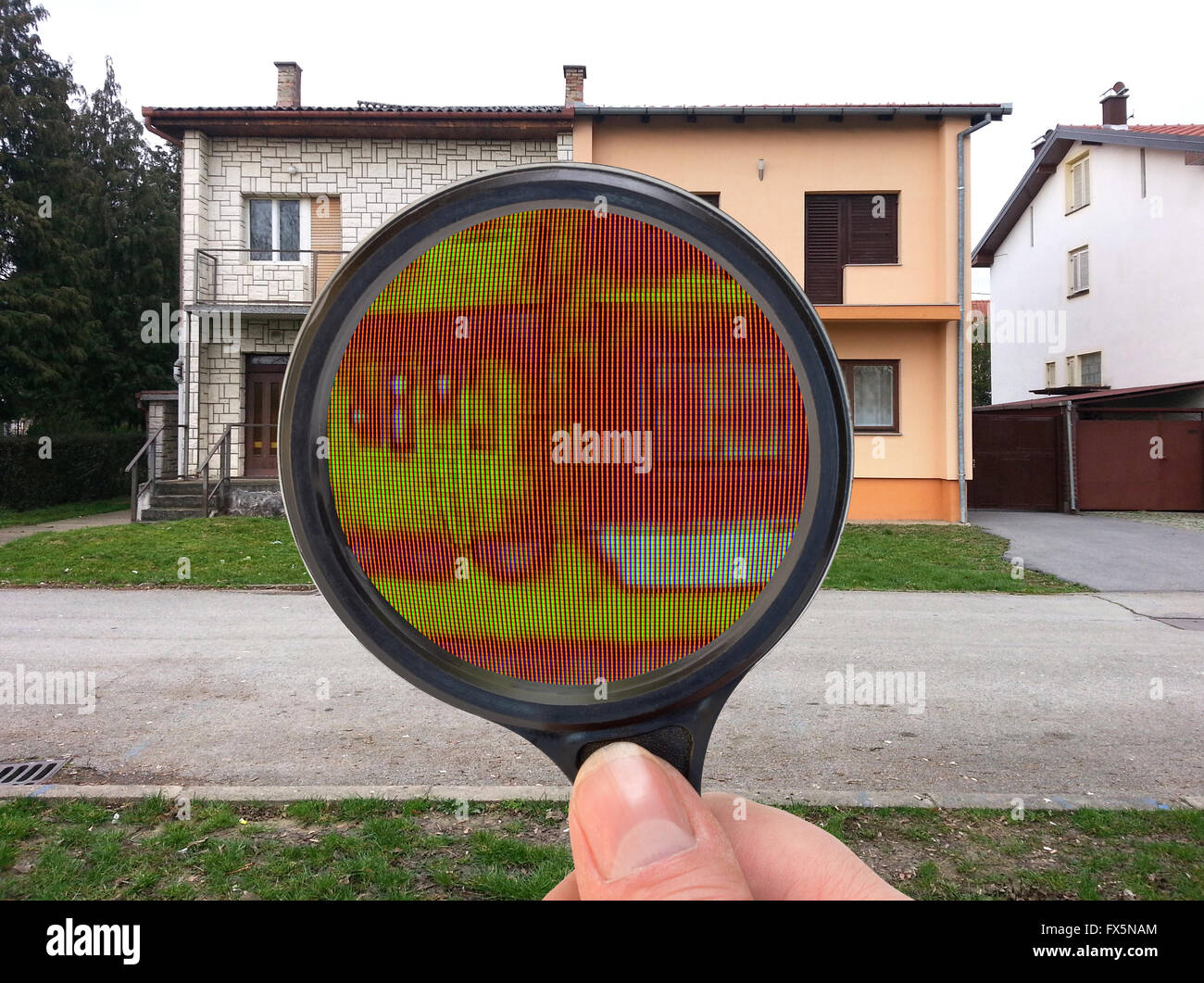 Le indagini termografiche a infrarossi dell'indagine con lente di ingrandimento Foto Stock