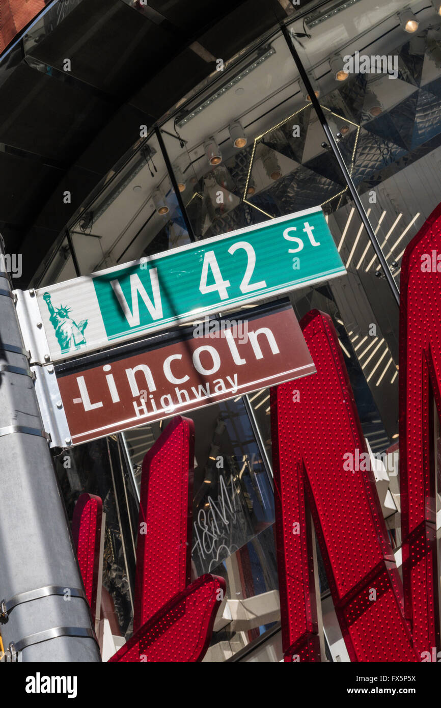 W 42 Street e Lincoln Highway segno, NYC, STATI UNITI D'AMERICA Foto Stock