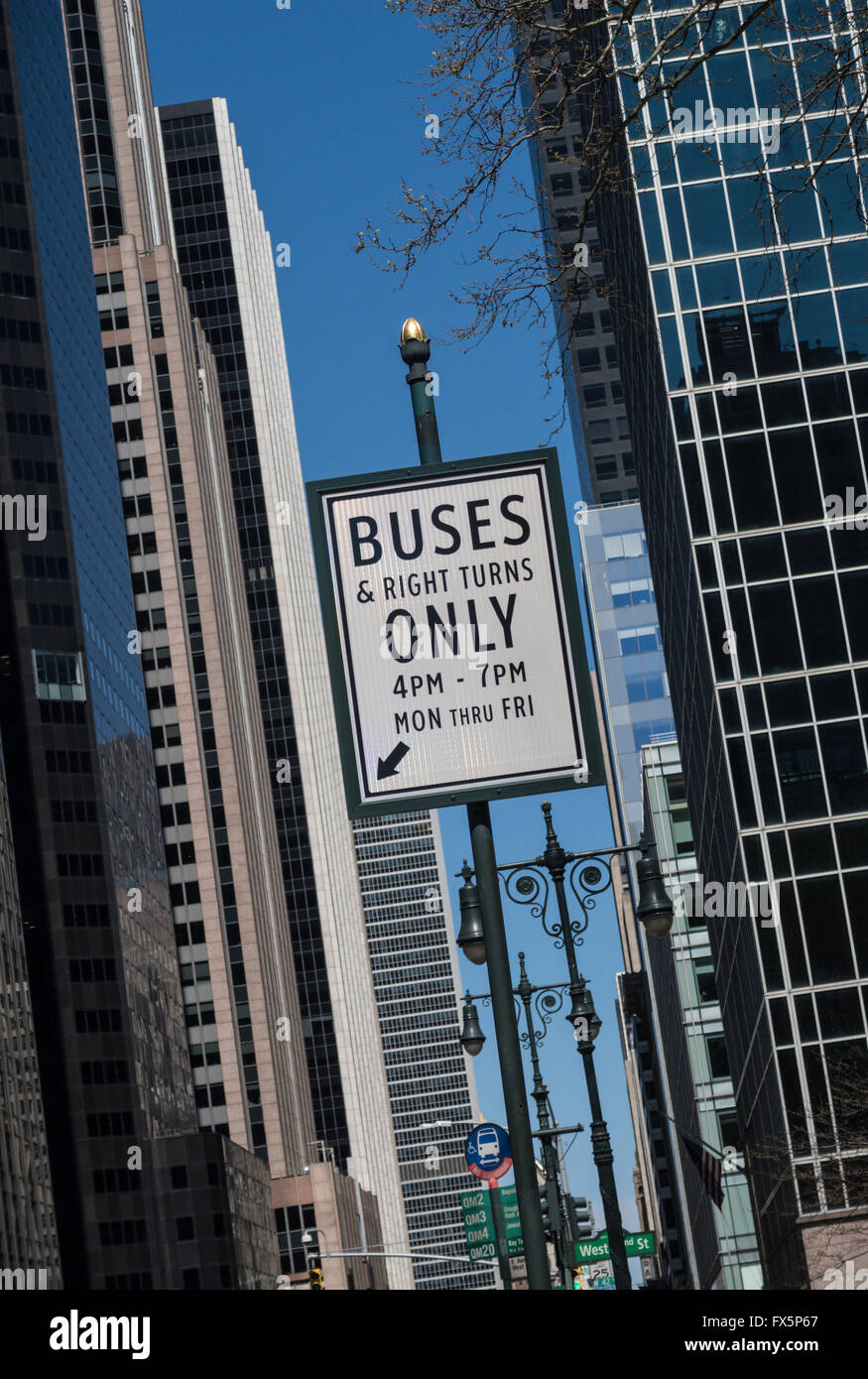 Segno di traffico sulla sesta Avenue, New York Foto Stock