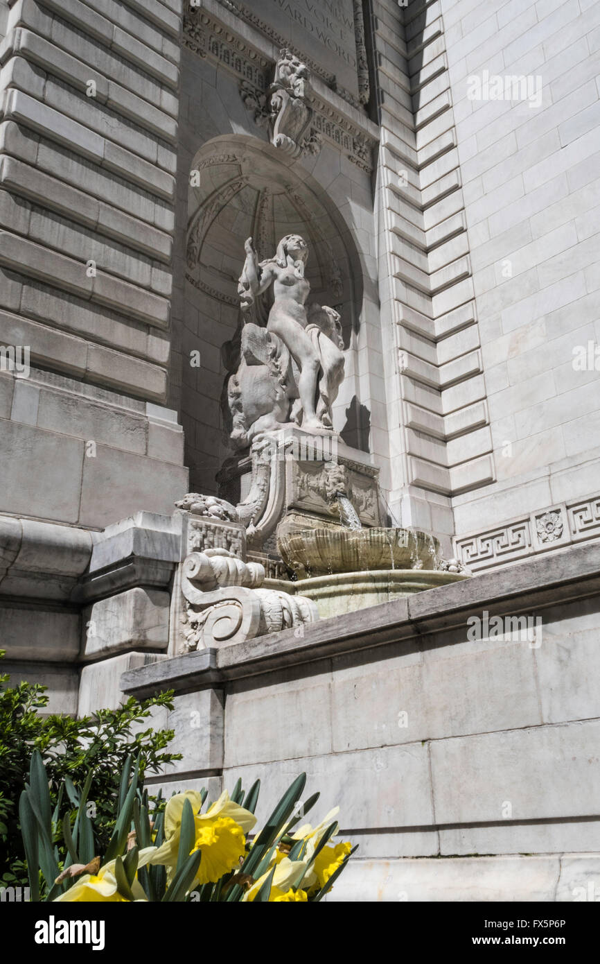 Bellezza figura di marmo con fontana, Stephen A. Schwarzman Building, NYPL, NYC Foto Stock