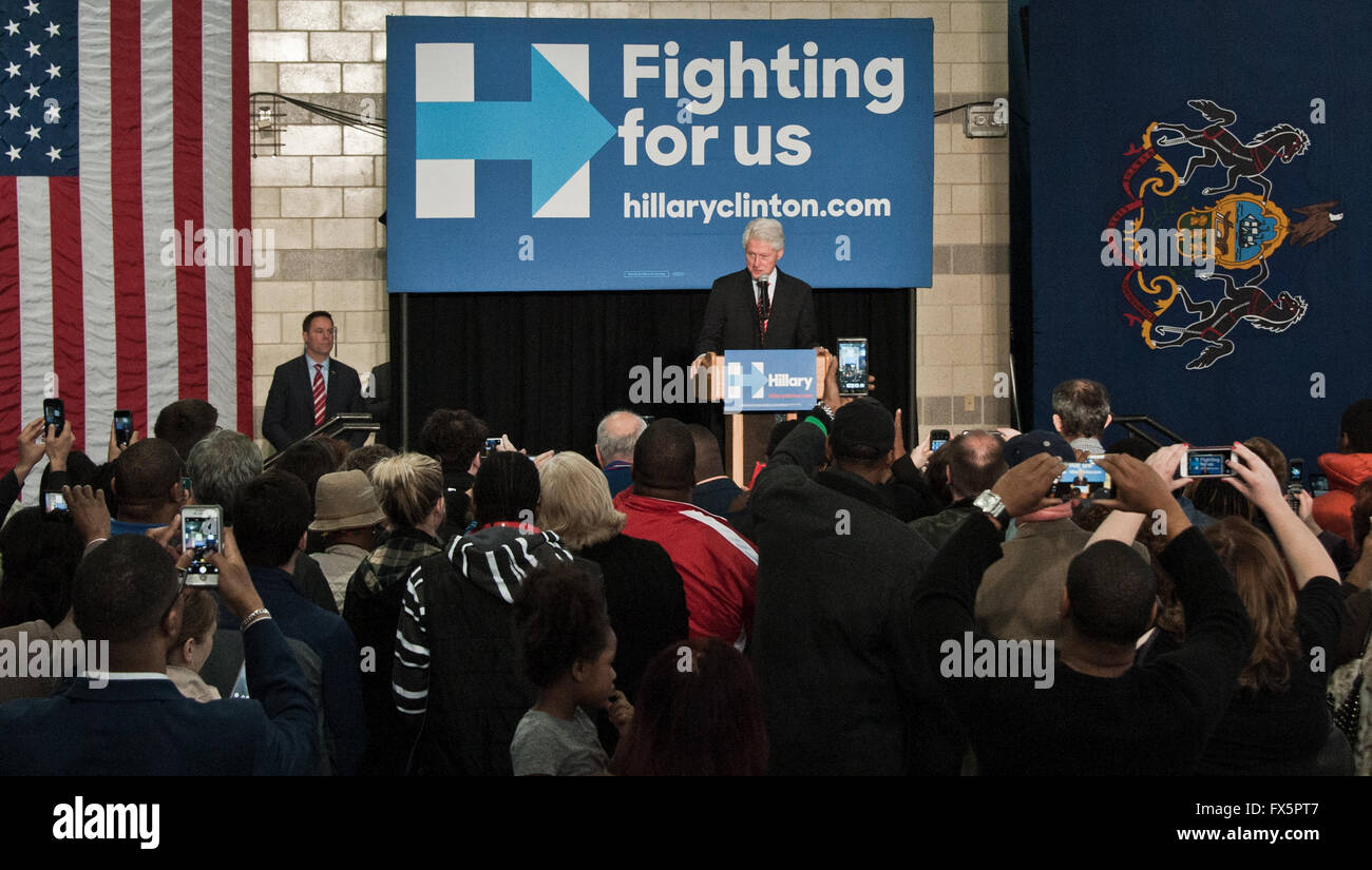 Philadelphia, Pennsylvania, USA. 7 Aprile, 2016. Bill Clinton campagne per Hillary Clinton. Foto Stock