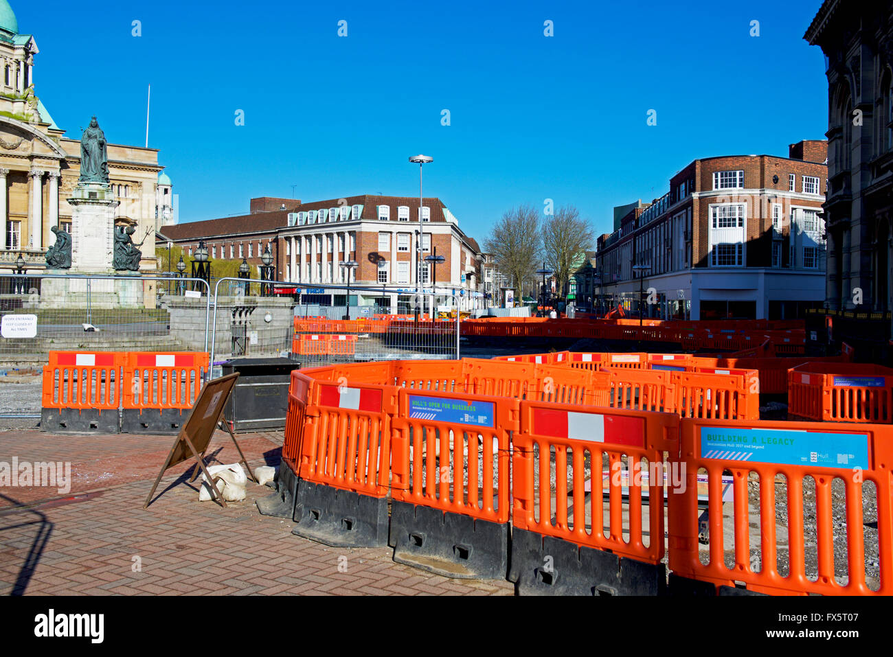 Il centro della città di essere re-lastricata di Kingston upon Hull, Humberside, East Yorkshire, Inghilterra, Regno Unito Foto Stock