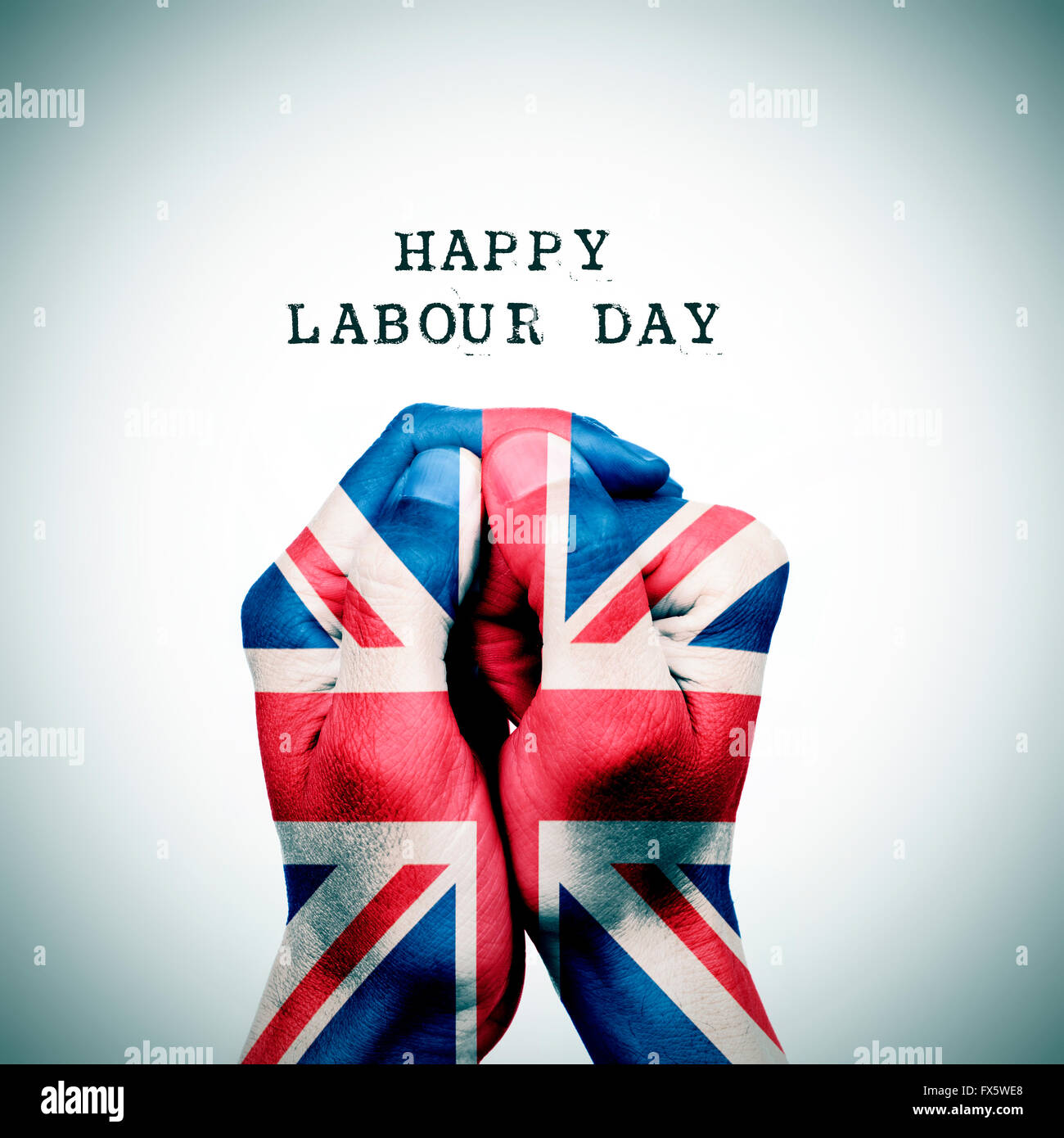 Man mano modellato con la bandiera del Regno Unito insieme e il testo happy labor day, con una lieve vignette aggiunto Foto Stock