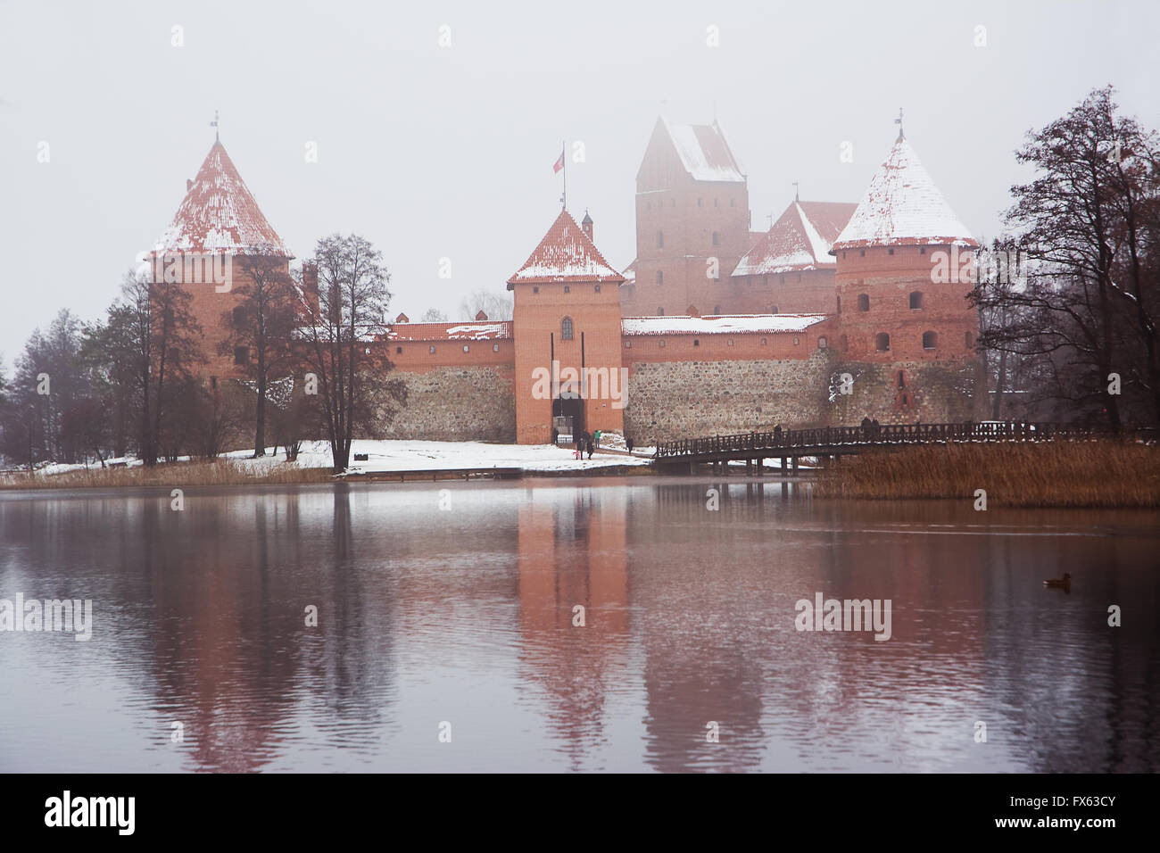 Il Castello di Trakai in inverno con la neve Foto Stock