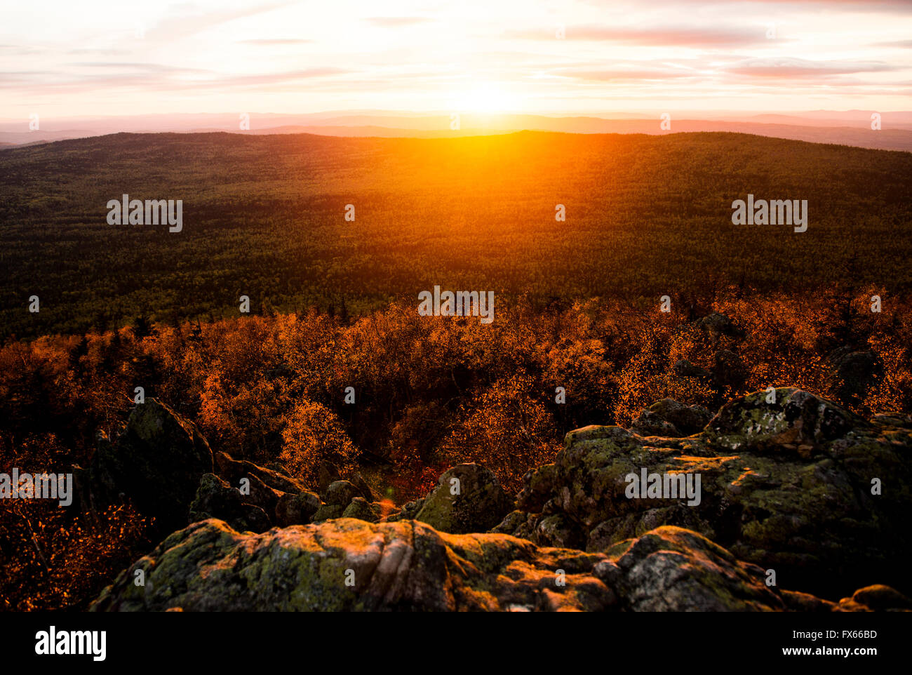 Alba sul paesaggio rurale, Ural, Ural, Russia Foto Stock