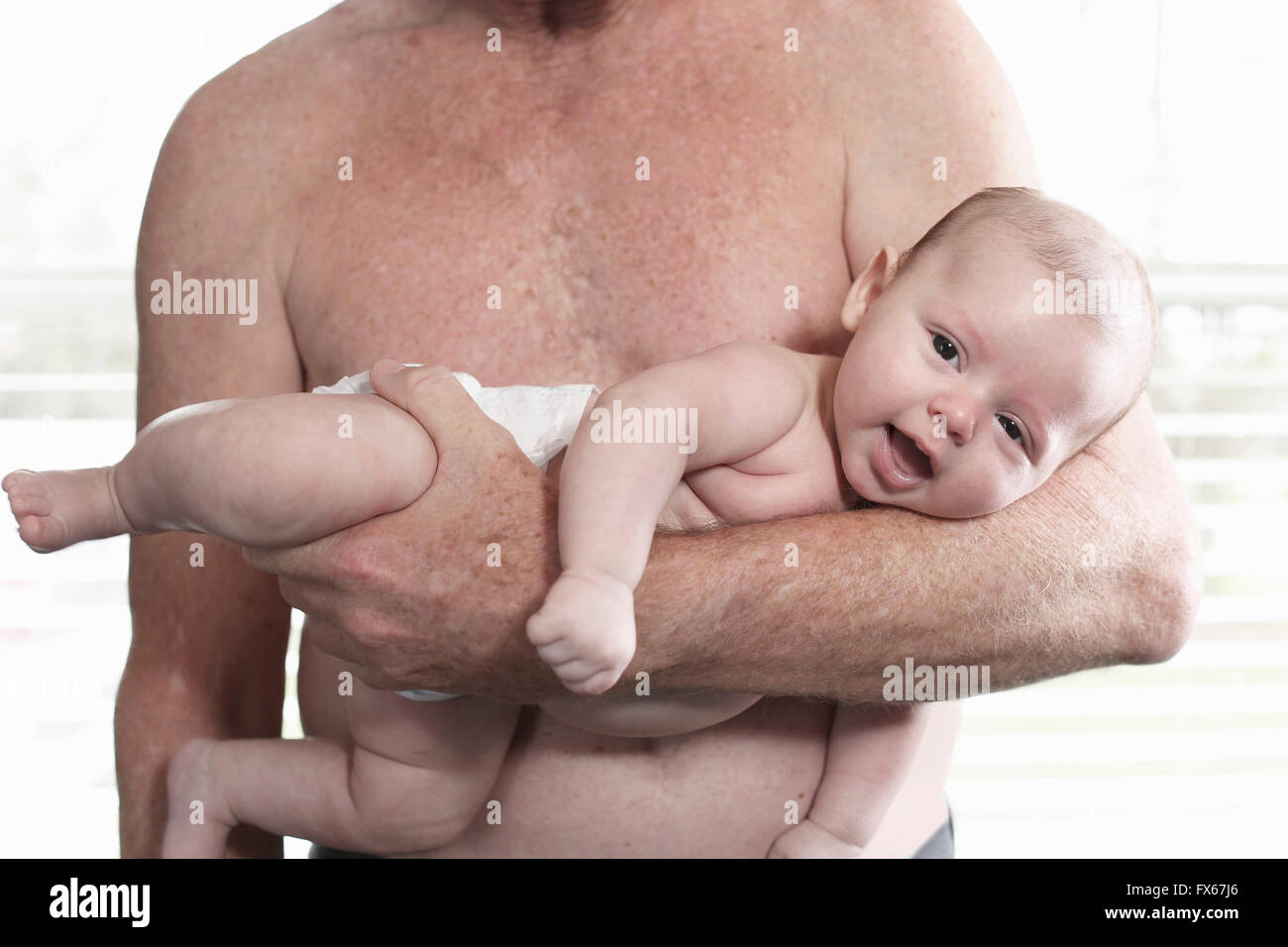 Padre holding baby figlio Foto Stock