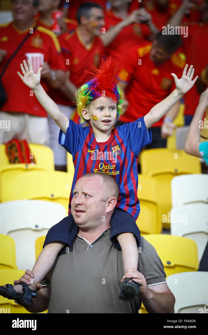 Kiev, Ucraina - 1 Luglio 2012: Spagna nazionale di calcio sostenitori mostrano il loro sostegno durante UEFA EURO 2012 Championship fina Foto Stock