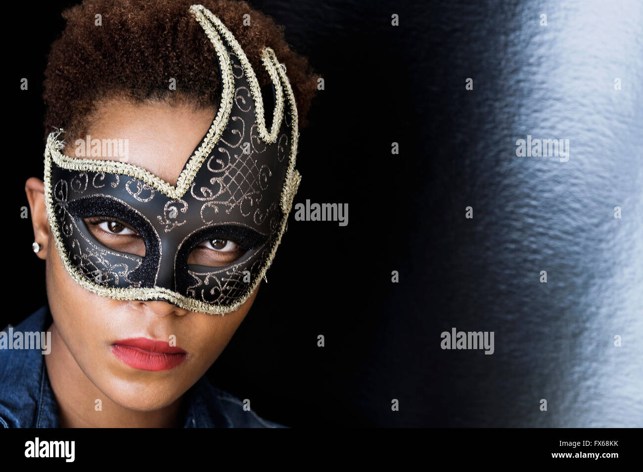 Capelli corti donna corta con maschera di bellezza immagini e fotografie  stock ad alta risoluzione - Alamy