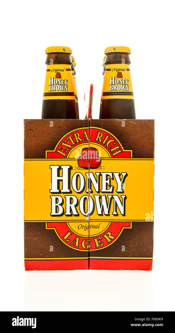 Winneconne, WI - 15 Marzo 2016: Un six pack di miele birra bruna Foto Stock