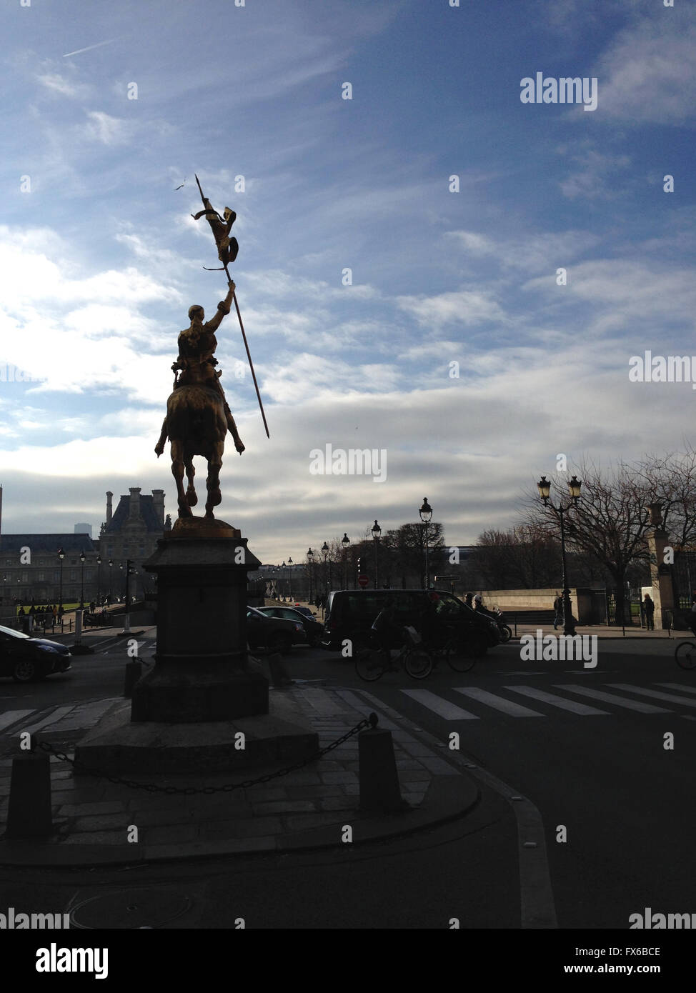 Statua di Jeanne d Arc; Golden Horse e oro amazone che rappresentano la medievale più famosa eroina francese Foto Stock