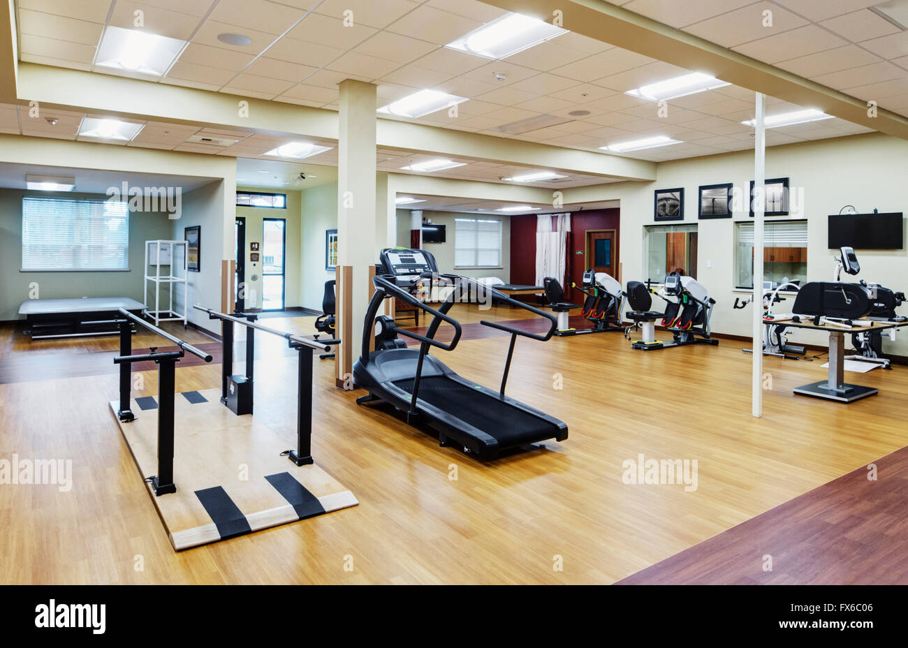 Palestra vuota in assisted living facility Foto Stock