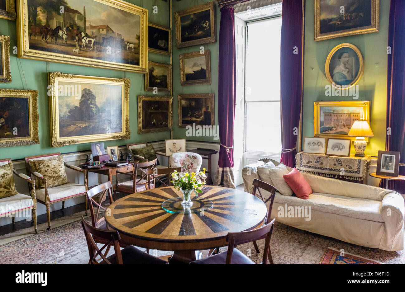 Sala colazione a Calke Abbey, un inizio settecento il barocco palazzo nelle vicinanze Ticknall, Derbyshire, England, Regno Unito Foto Stock