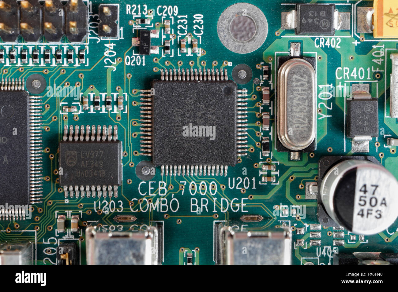 Scheda a circuito elettronico, componenti IC a circuiti integrati. Tecnologia moderna Foto Stock