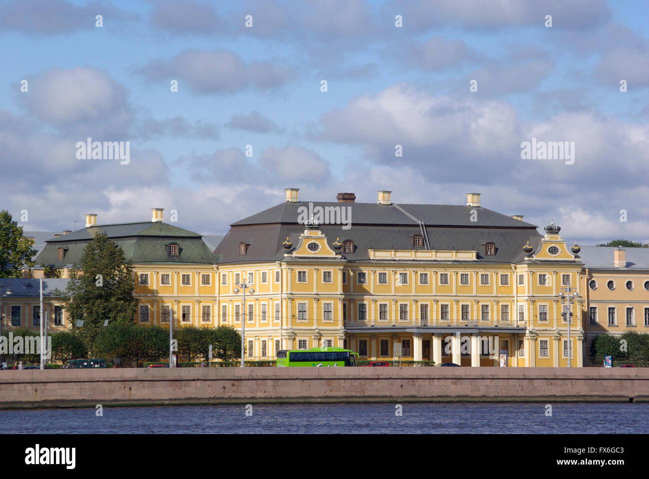 La Russia. San Pietroburgo. Il Palazzo Mensikov sull'Università Embankment. Foto Stock