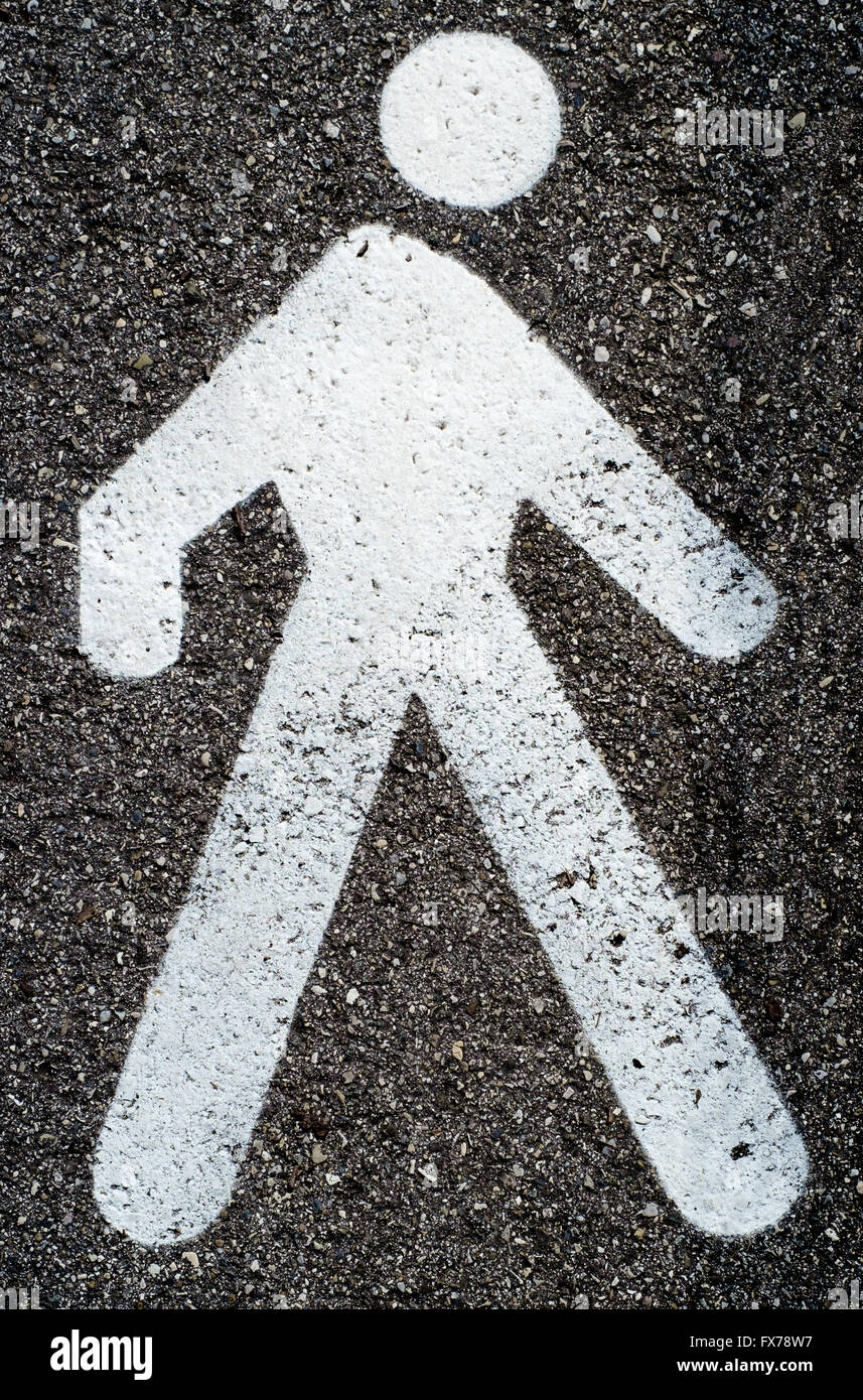 Pedone bianco segno di corsia su asfalto. Cartello stradale Foto Stock