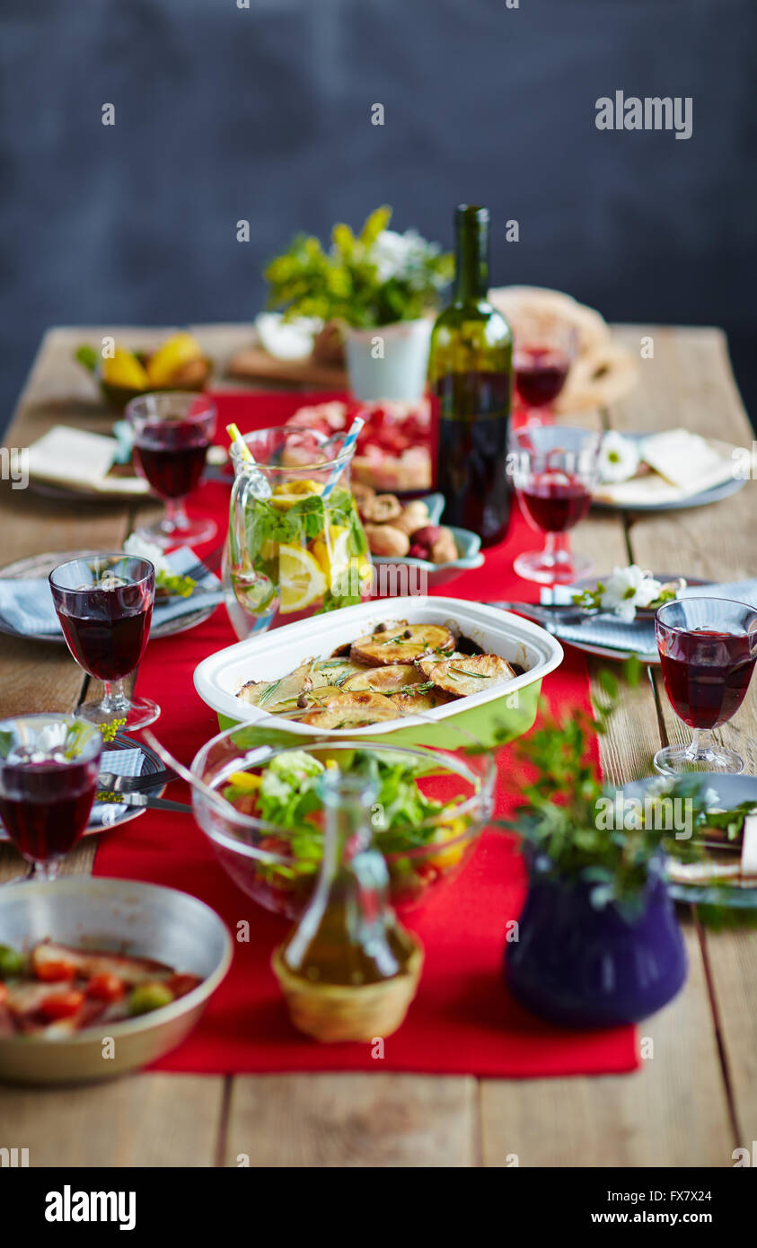 Cena sul tavolo Foto Stock