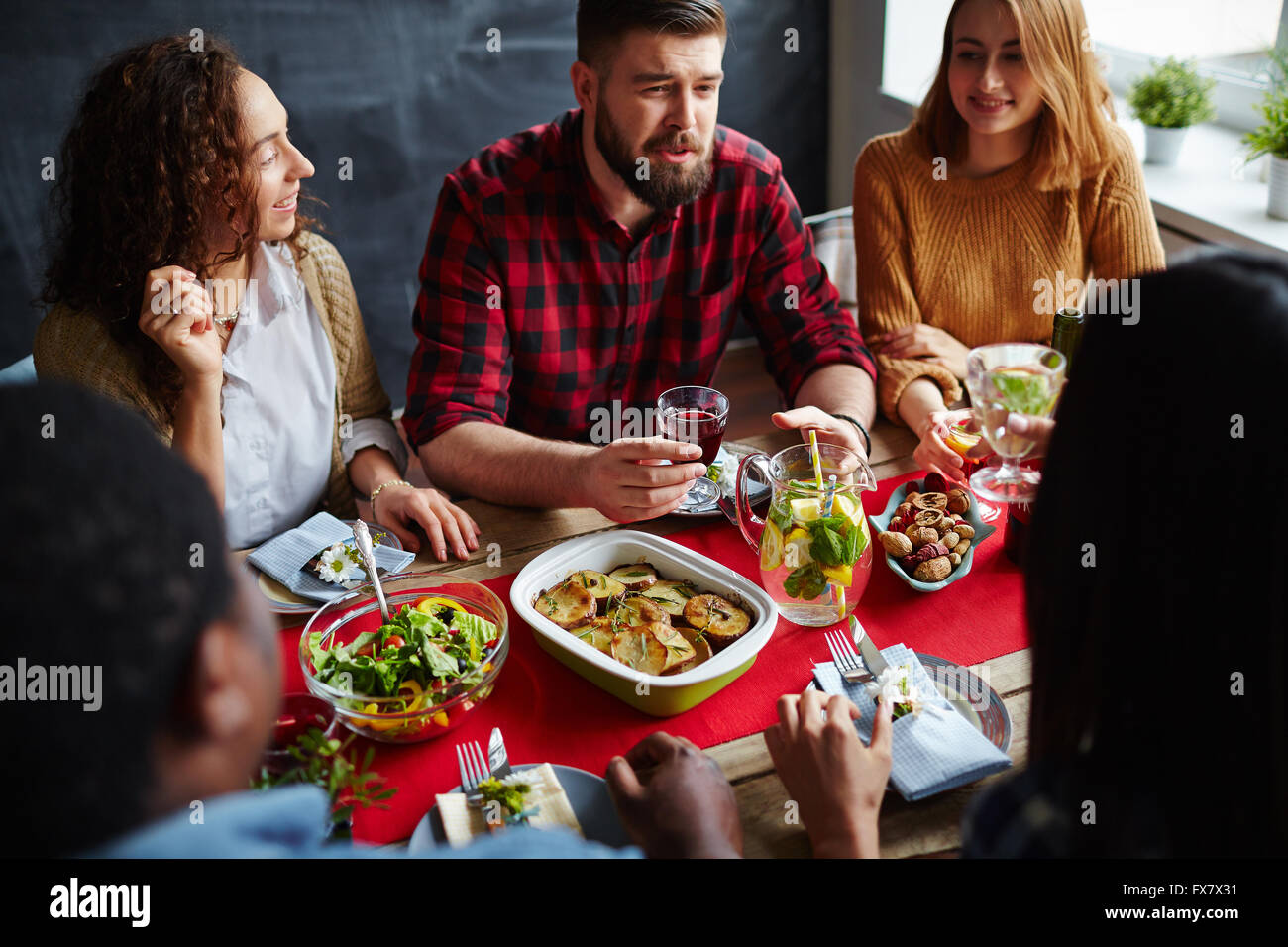 La cena di amici Foto Stock