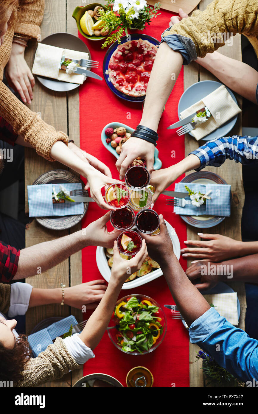 La tostatura da tabella Foto Stock