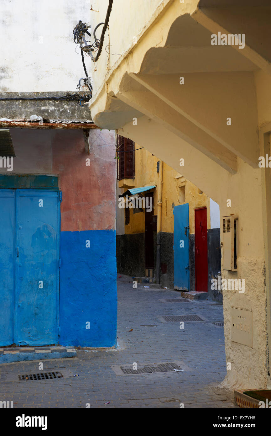 Il Marocco, Tangeri, Medina strada stretta Foto Stock