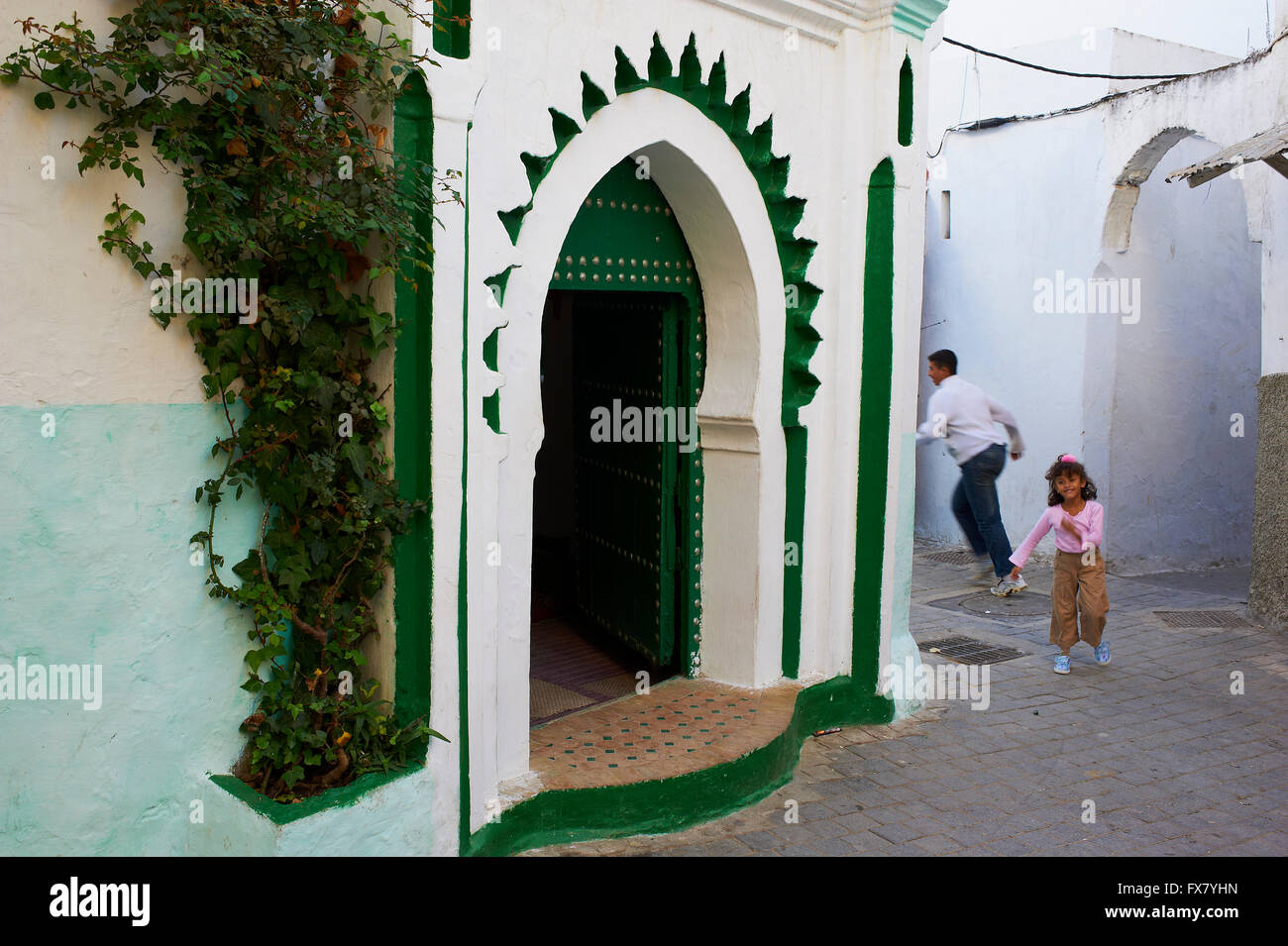 Il Marocco, Tangeri, Medina porta vecchia città Foto Stock