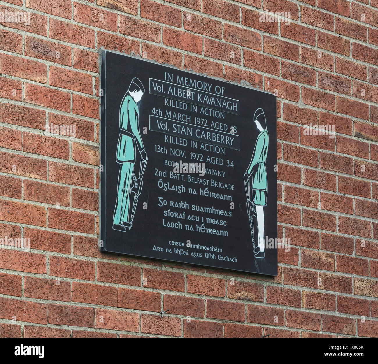 Targa commemorativa per Albert Kavanagh e Stan Carberry ira i membri da Belfast, placca si trova sul Falls Road. Foto Stock