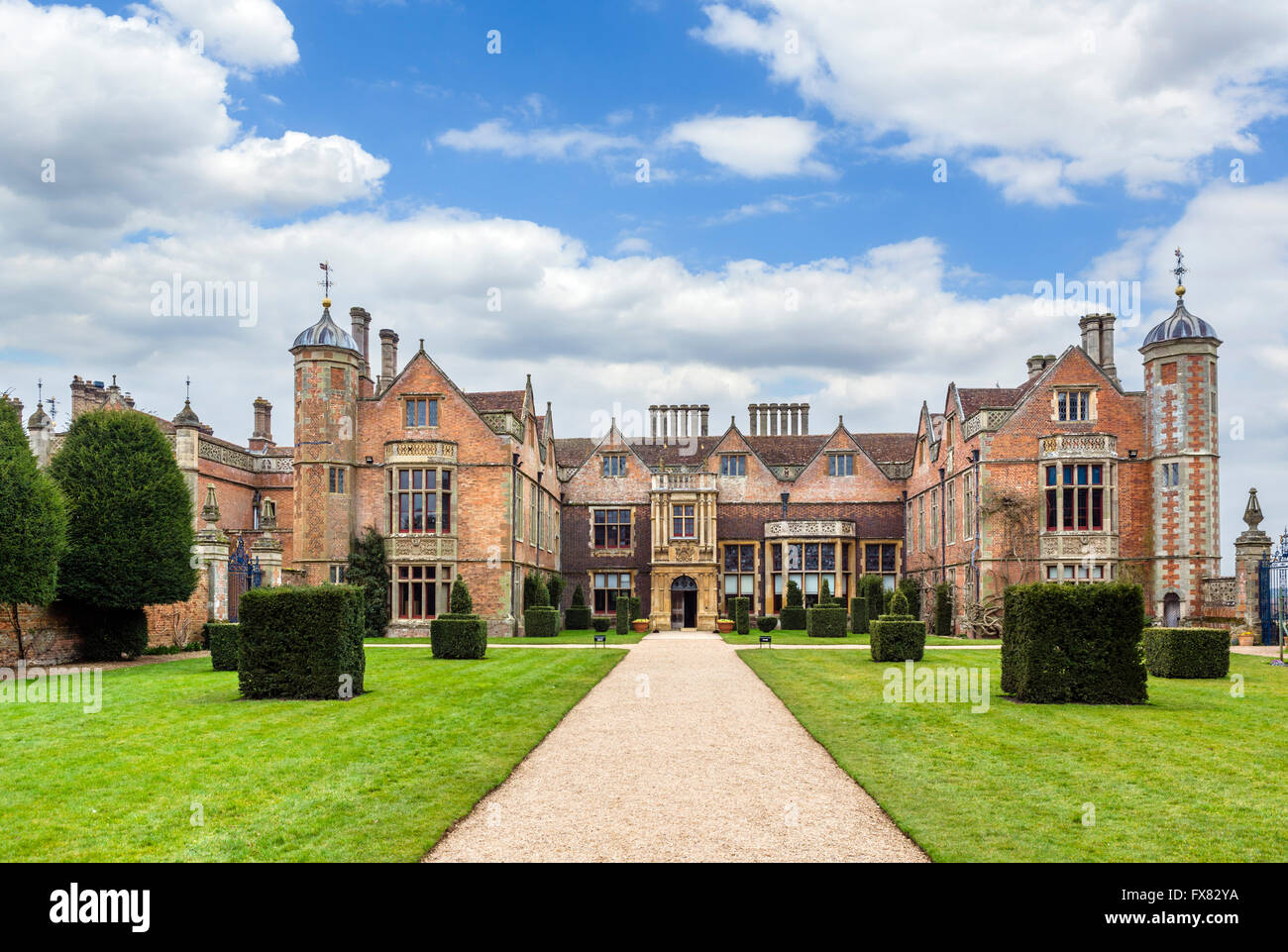 Charlecote Park, un maniero vicino a Stratford-upon-Avon risalente al XVI sec., Warwickshire, Inghilterra, Regno Unito Foto Stock