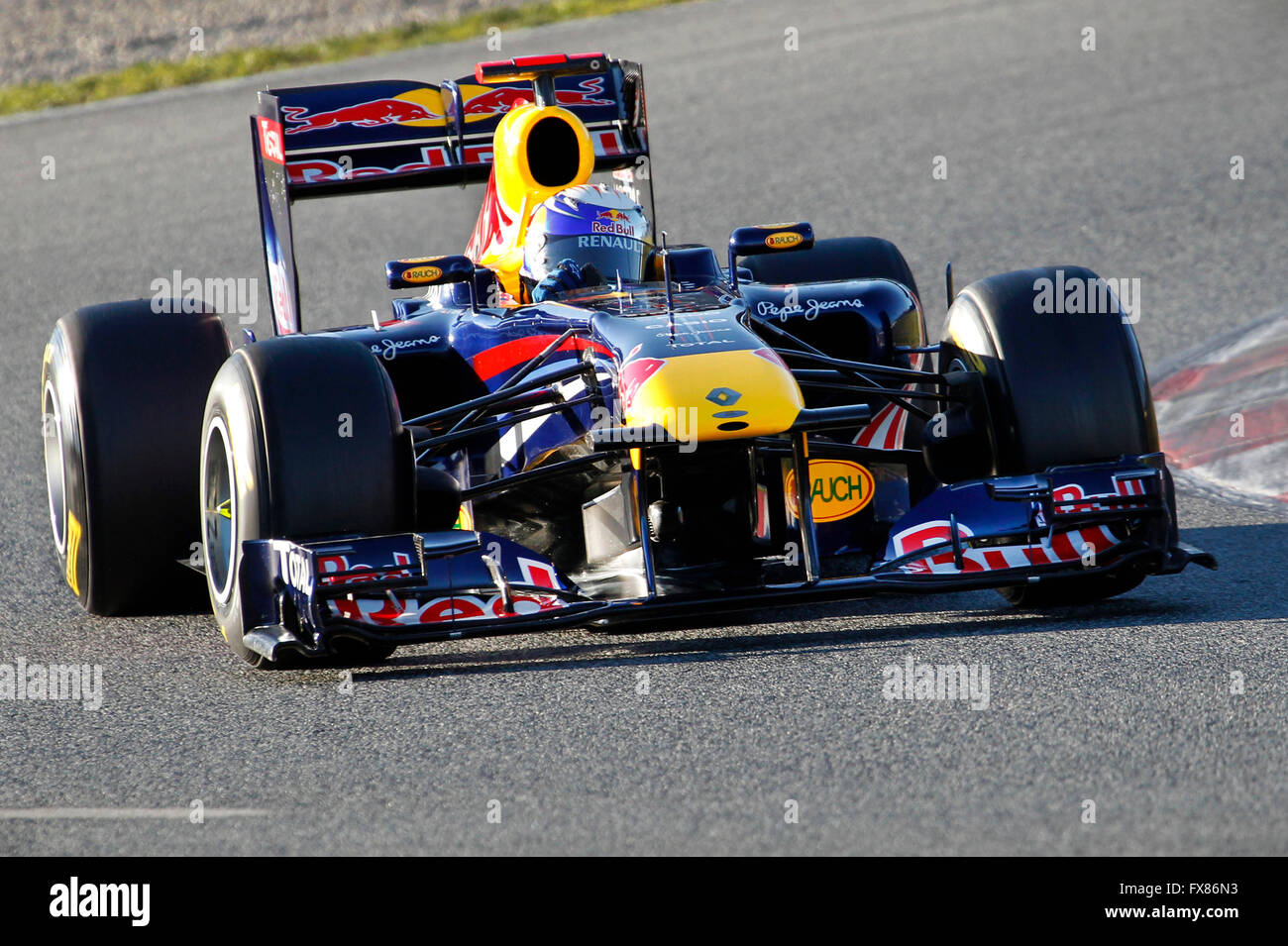 Sebastian Vettel racing per la Red Bull a Montmelo Circuit, Barcellona, Spagna Foto Stock
