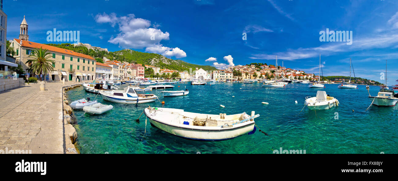 Città costiera di Hvar waterfront panorama, Dalmazia, Croazia Foto Stock