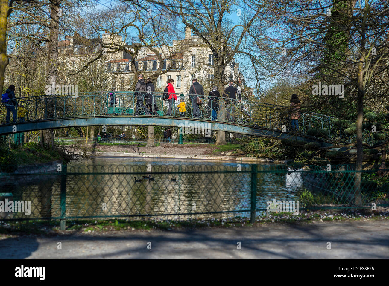 La gente camminare nel parco Parco Bordelais, il più grande giardino pubblico di Bordeaux. Aquitaine. La Francia. Foto Stock