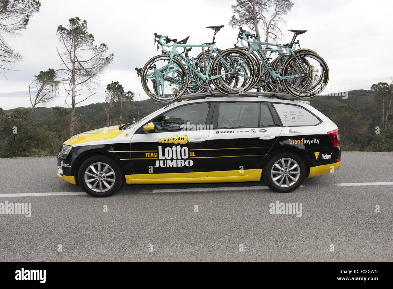 Team Lotto auto Jumbo nel Tour di Catalogna 2016 vicino a Girona, Spagna Foto Stock