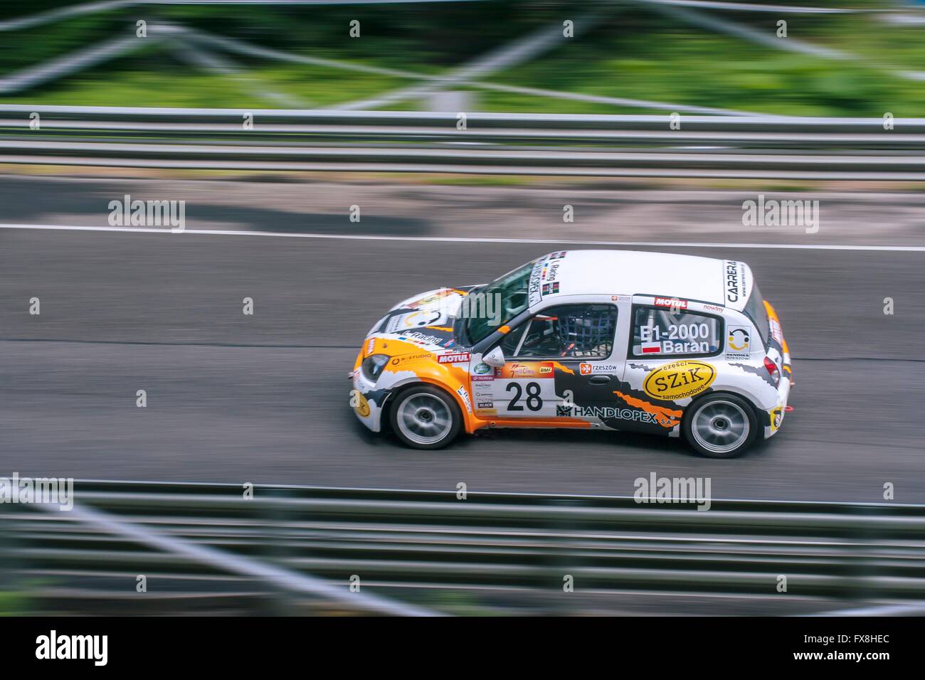 Sport renault clio panning a Ostra mountain pass hill climb race Foto Stock