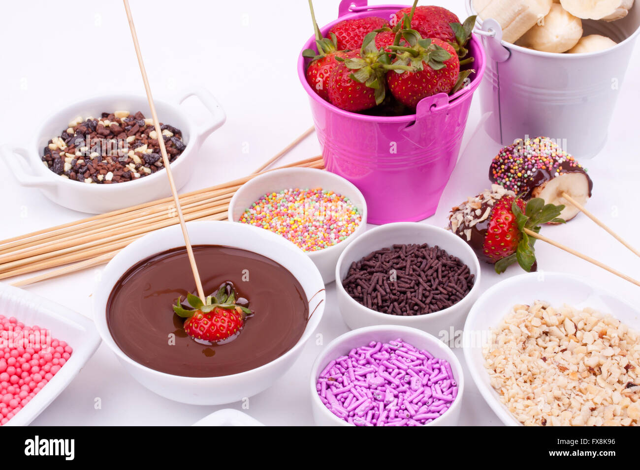 La Fonduta di cioccolato con frutta e un pizzico di zucchero Foto Stock