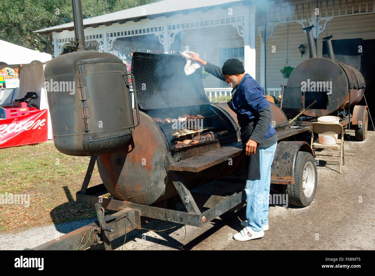 Huge barbecue immagini e fotografie stock ad alta risoluzione - Alamy