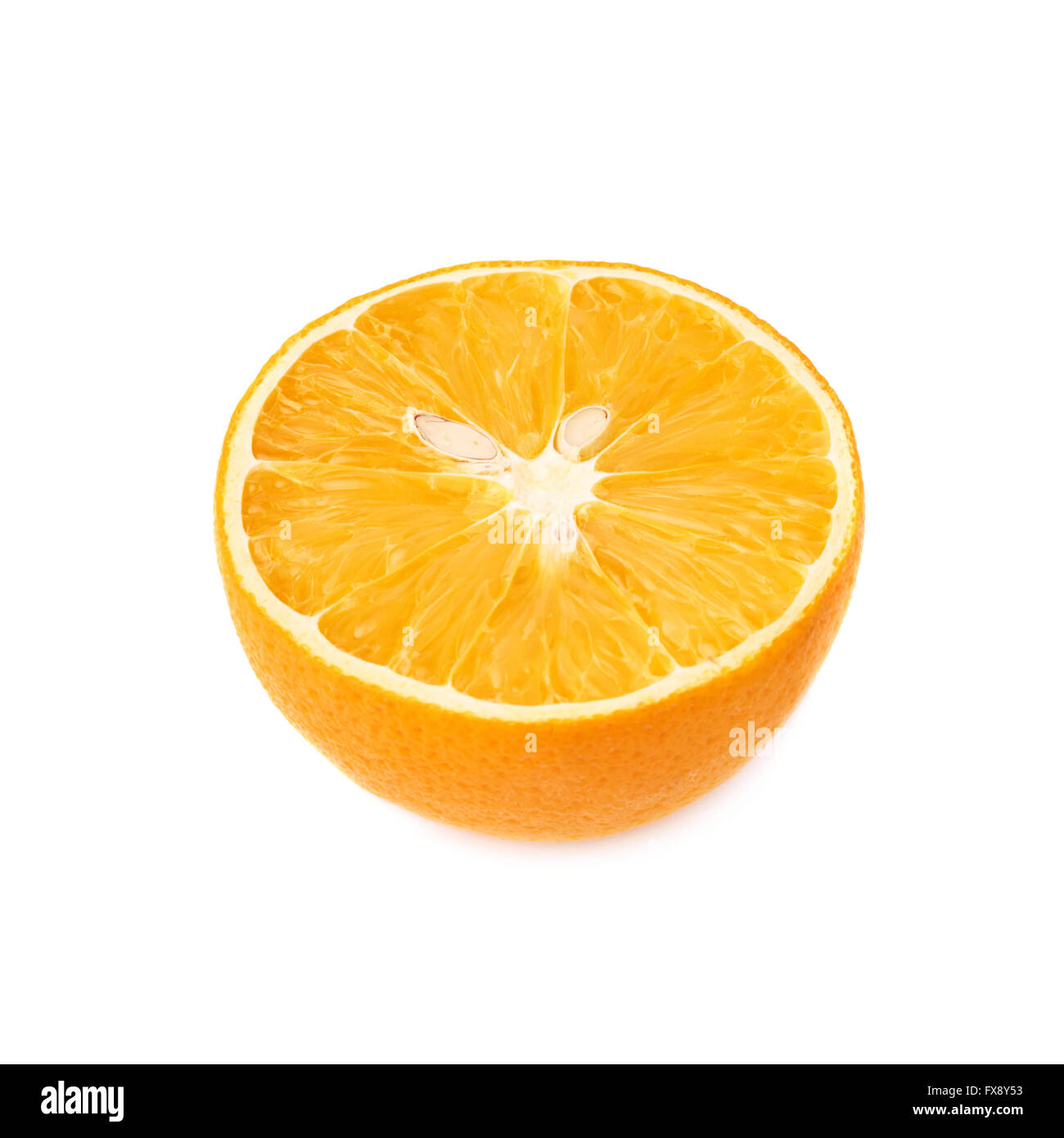 Arancio secchi tagliati a metà isolato su sfondo bianco Foto Stock