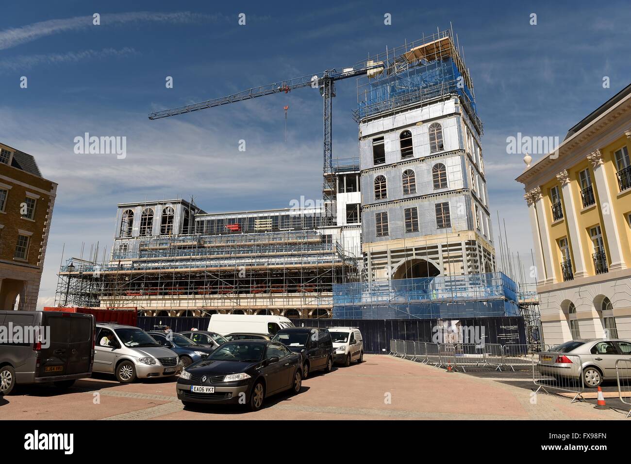 Poundbury, Dorset, Regno Unito. 'Royal Pavilion' a 'la Regina madre Piazza" Foto Stock