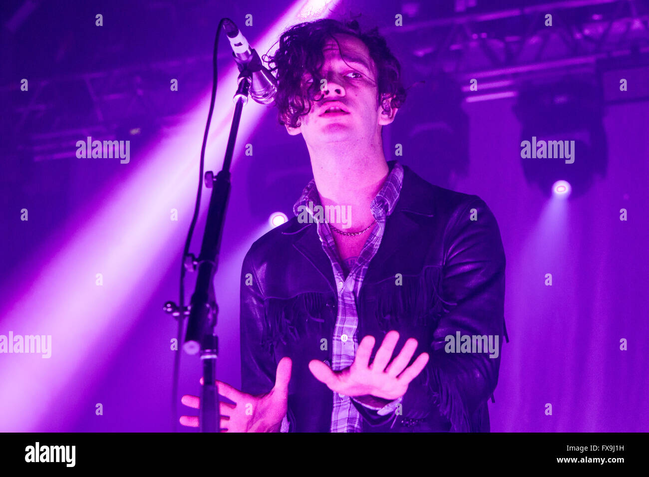 Milano Italia. Il 12 aprile 2016. L'inglese band alternative rock il 1975 si esibisce dal vivo sul palco a Fabrique per presentare il loro nuovo album "Mi piace quando si dorme per voi è così bello ancora in modo inconsapevole di esso' Credit: Rodolfo Sassano/Alamy Live News Foto Stock
