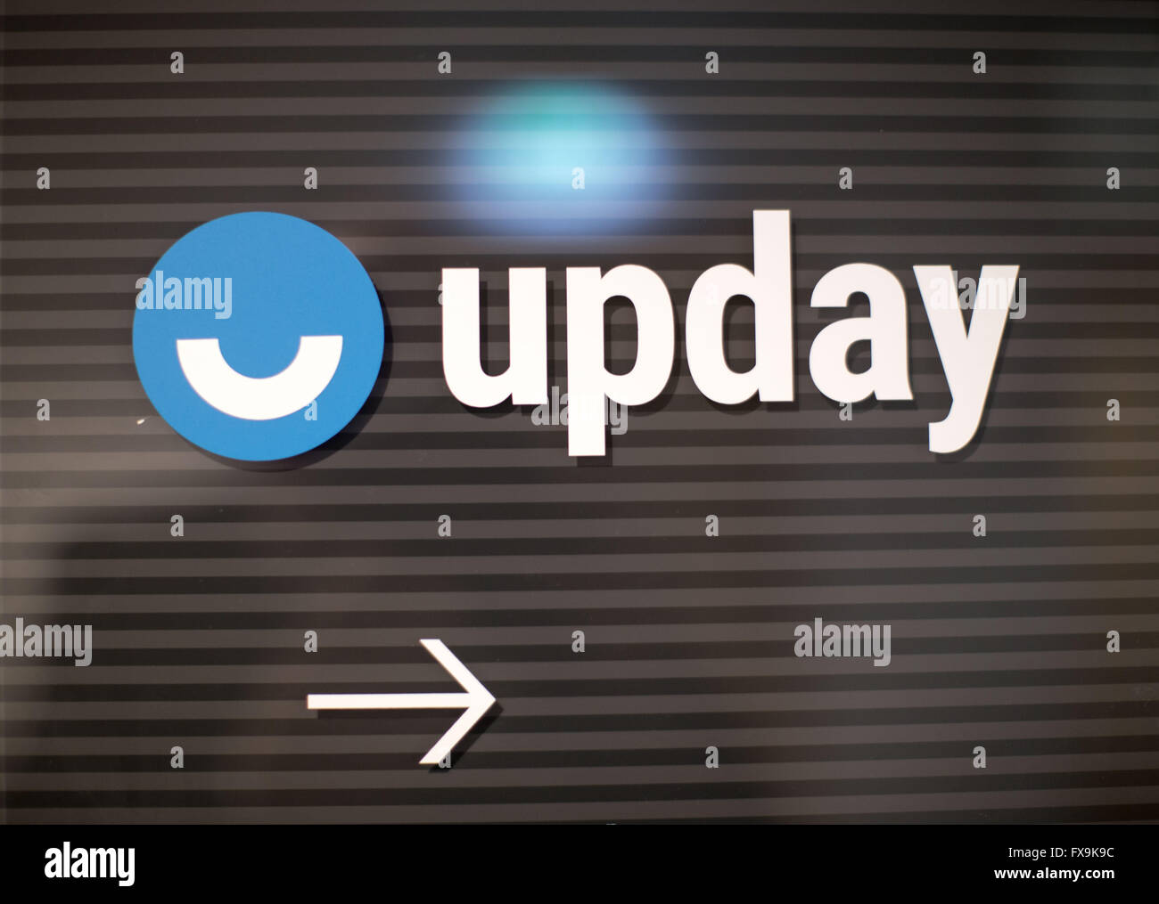 Berlino, Germania. Xiii Apr, 2016. Il logo della piattaforma "Upday" di Berlino, Germania, 13 aprile 2016. La piattaforma "Upday' dalla società Springer prepara curata contenuto esclusivamente per gli utenti di Samsung i dispositivi mobili. Foto: Michael Kappeler/dpa/Alamy Live News Foto Stock
