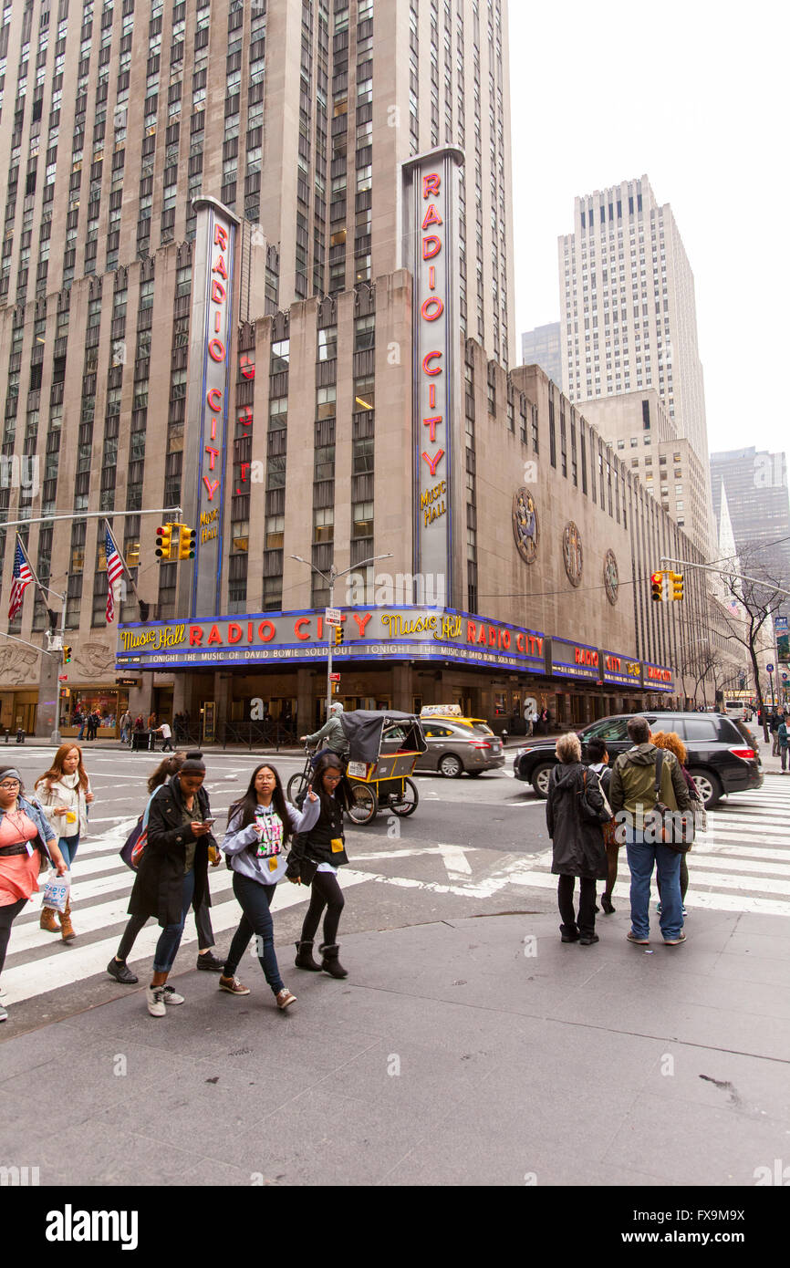 Radio City Music Hall sulla sesta Avenue, Manhattan, New York City, Stati Uniti d'America. Foto Stock