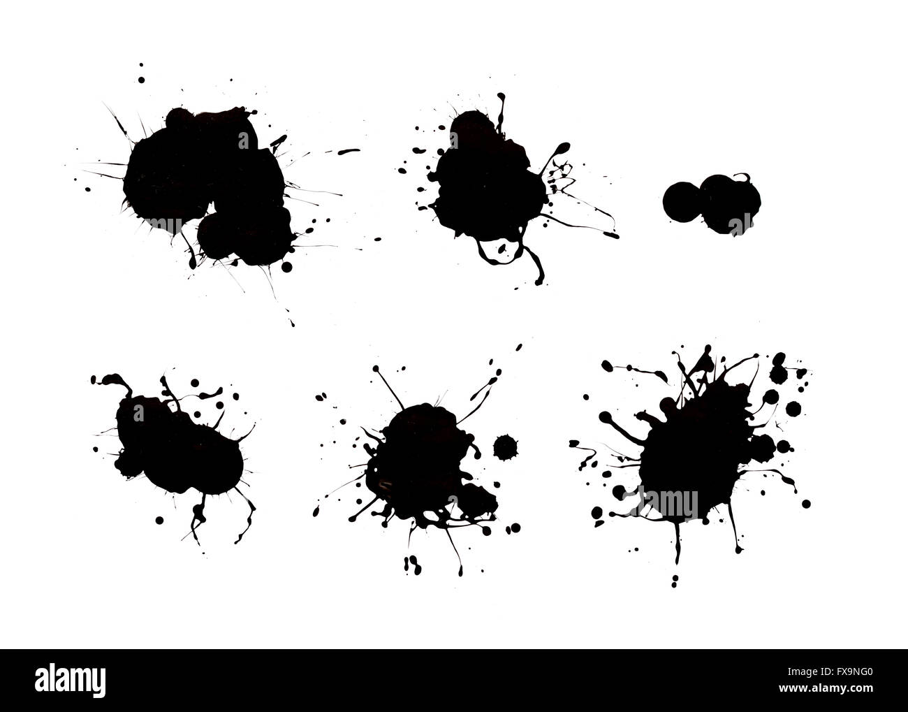 Diversi vernice nero gocciola isolati su sfondo bianco. Foto Stock