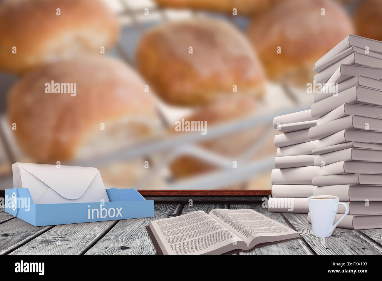 Immagine composita di una casella di posta a fianco di libri Foto Stock