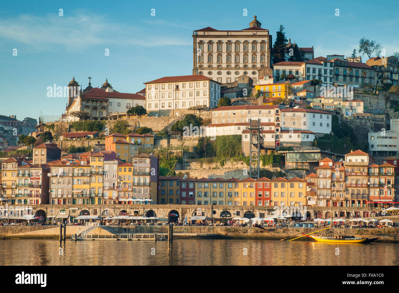 Tramonto a Ribeira, Porto, Portogallo. UNESCO - Sito Patrimonio dell'umanità. Foto Stock