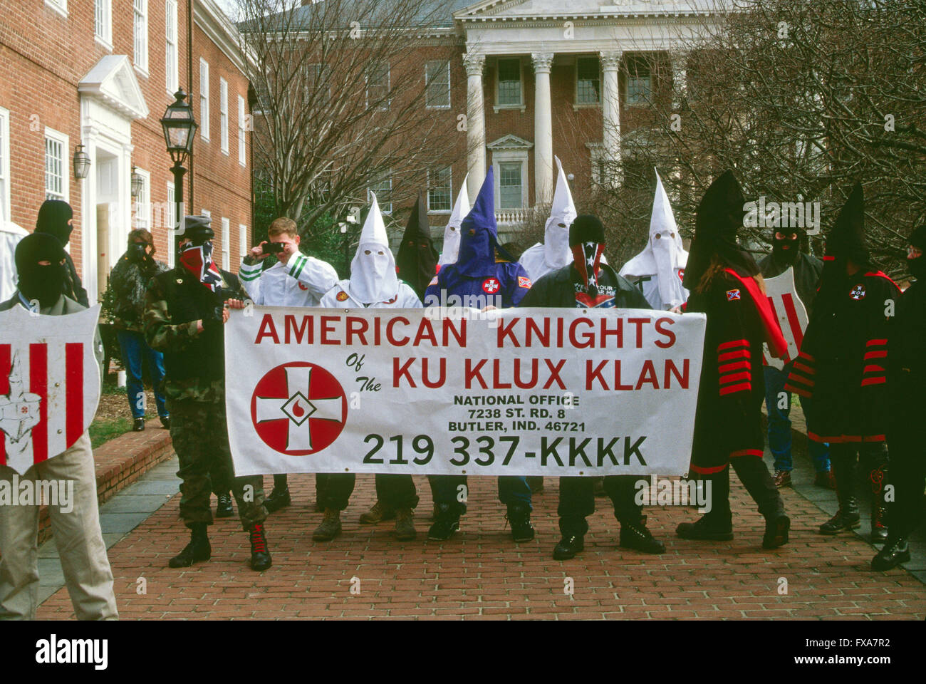 Annapolis, Maryland, USA, 7 febbraio, 1998 KKK membri detengono un rally presso la casa di stato in Annapolis Credito: Mark Reisntein Foto Stock