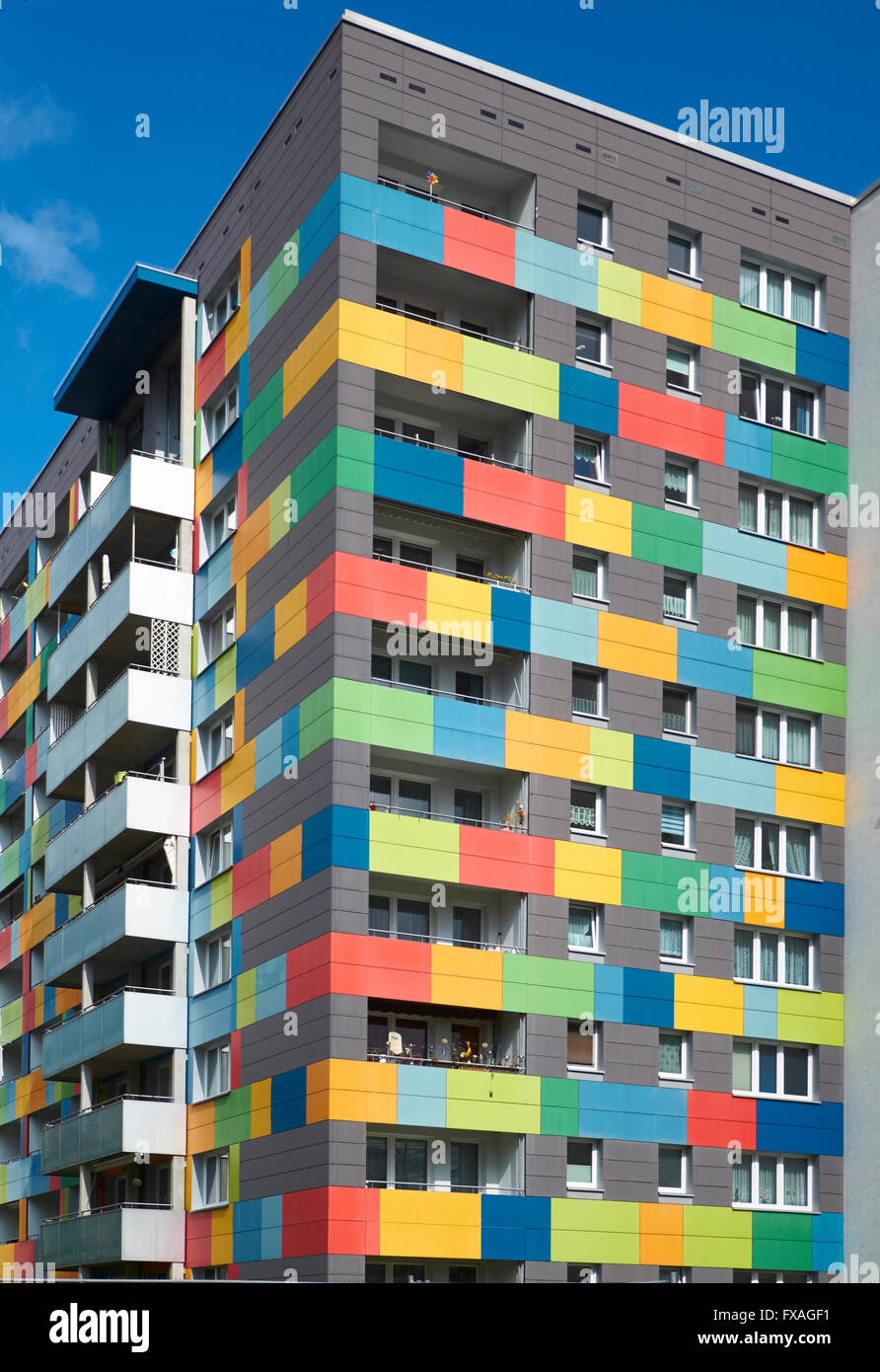 Colorate, ricostruito, ex pre-fabbricato edificio in calcestruzzo, Dresda, Germania Foto Stock