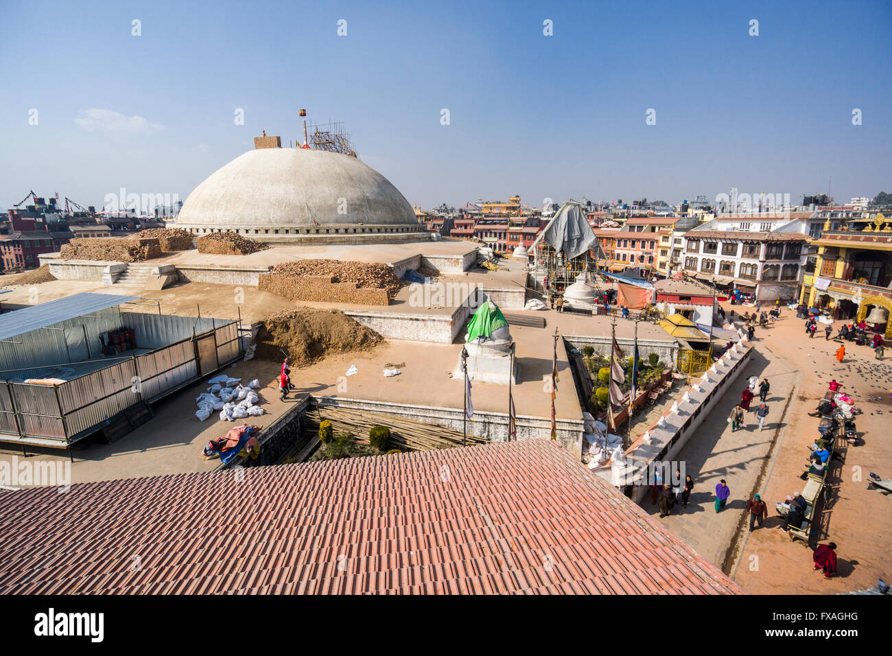 Stupa Boudhanath a Boudha rimasto danneggiato durante il terremoto 2015 ed è in ricostruzione ora, Kathmandu, Nepal Foto Stock