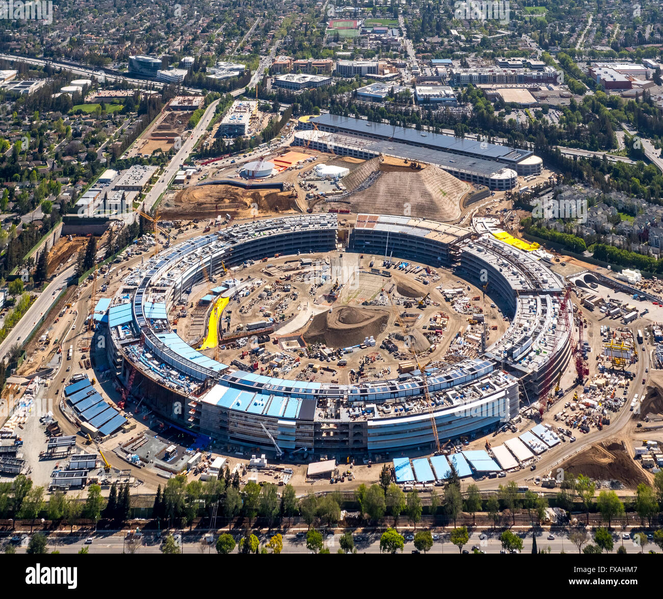 Un enorme cantiere, ufficio edificio Campus Apple II o Apple Campus 2 o AC2, architetto Norman Foster, Cupertino Foto Stock